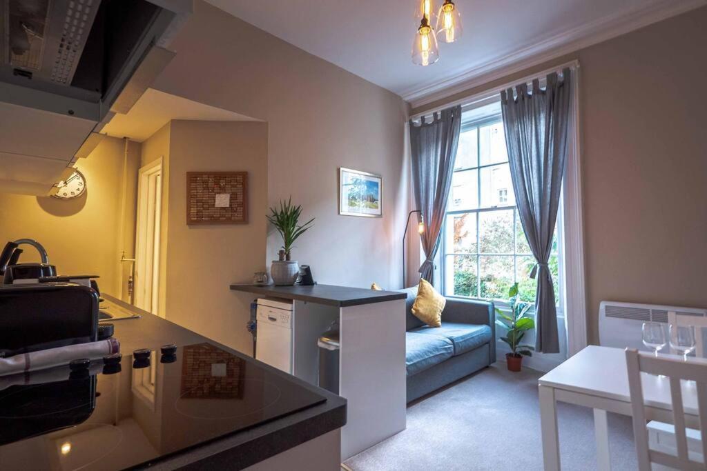 Great 1 Bed Walking Distance To Whiteladies Road Apartment
